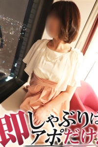 蛍の優しい光のように暖かく包みこんでくれる「ほたるさん」!!濁りのない澄んだ瞳と素敵な笑顔に本当に癒されます(*^-^*)しかも綺麗な肌がたまりません!!後はとにかくプルンプルン揺れるおっぱいがめちゃくちゃ色っぽいんです(*ノωノ)相槌をつく度に胸元の開いた服から見える谷間がゆらゆら…ゆらゆら…男をムラムラさせるフェロモン出まくりです♪ついつい目で追ってしまいます(笑)優しい見かけによらずフェラも大好きで、た〜ぷり根元まで濃厚に丁寧に舐めるのが得意だそうです!!癒し 色気 チ〇ポ大好き!最高じゃないですか!!これは美味しく頂くしかないでしょ(^^)/是非一度お遊び頂きたい!