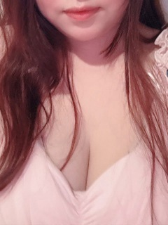 綺麗なお姉さん系ちょいぽちゃ娘【りあなちゃん】の入店ですよ〜〜♪
プクッとボインのGカップをたわわに実らせたナイスバディな女の子♪整ったお顔立ちと均等のとれたボディ!
真っ白なお肌にくっついた超美乳!ムニムニ感が程よい感じでエロいんです♪
美白のお肌は、綺麗な黒髪をより一層美しく際立たせていて、
見る者をうっとりさせてしまうような妖艶な魅力を漂わせる女の子でございますよ♪
彼女の丁寧な物腰や落ち着いた立ち振る舞いなどに大人の女の色気を感じてしまう事でございましょう^^
アジアンビューティーとゆう言葉がまさに相応しい女の子といった感じでございます★
非常に謙虚で礼儀正しく、 優しさ溢れる丁寧なプレイスタイルから 容姿だけではない彼女の魅力を貴方の全身で体感する事ができます。
貴方の五感で、確かめてみてください!
全身から溢れ出すエロさを堪能し、 タップリと彼女との時間を楽しんで下さいね!
とっても感じやすく濡れやすいらしいので、責め好きの貴方様必見!
男性の喜ぶお顔を見るためならどんなご奉仕も頑張ってくれるのではないでしょうか!?
ぜひ濃厚な時間をめいっぱいお楽しみくださいませっ★
オプション各500円
ローター○
電マ○
バイブ×
聖水○
顔射△
ごっくん×
即尺○
写メ2枚(顔以外)○
アナル舐め○
オナニー鑑賞×
フルオプション2,000円
3P×
お食事デート○
動画撮影(顔以外)20,000円〇×
※動画撮影は身分証のご提示が必要です。
ご自宅○
ビジネスホテル○
外国人○