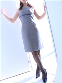 淫乱エロ度MAX級のセクシー奥様が入店しました!
出会った瞬間は清楚で上品な素敵な奥様ですが・・・
ホテルに入り二人っきりになった瞬間からエロい女豹の奥様に大変身!
服を脱いだ彼女のボディは白く輝きスタイルも抜群です!
アソコを触れば濡れ濡れのエロいマン汁が溢れ出しエロく感じる彼女の姿に大興奮!
そして彼女からのリップサービスで貴方様の全身をエロく快感へご奉仕してくれます!
まさに大人だけの本当にエロい時間です!
是非とも激しくエロい時間をお楽しみください!